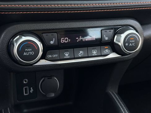 Used 2019 Nissan Kicks SR w/ SR Premium Package FWD image 22