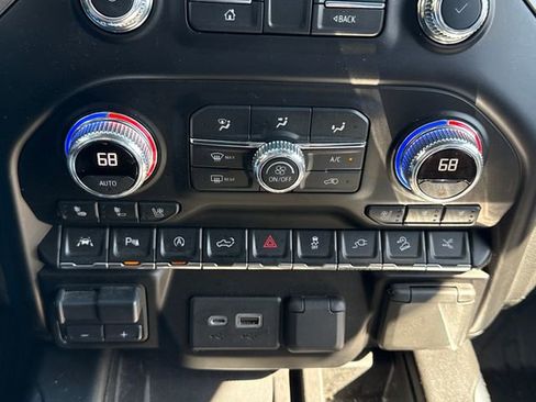 Used 2020 GMC Sierra 1500 Denali w/ Denali Ultimate Package AWD/4WD image 33