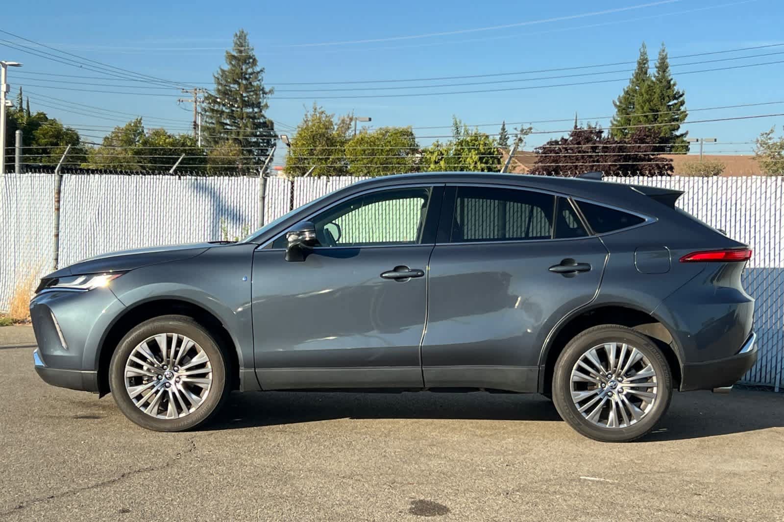 Used 2021 Toyota Venza Limited AWD/4WD image 2
