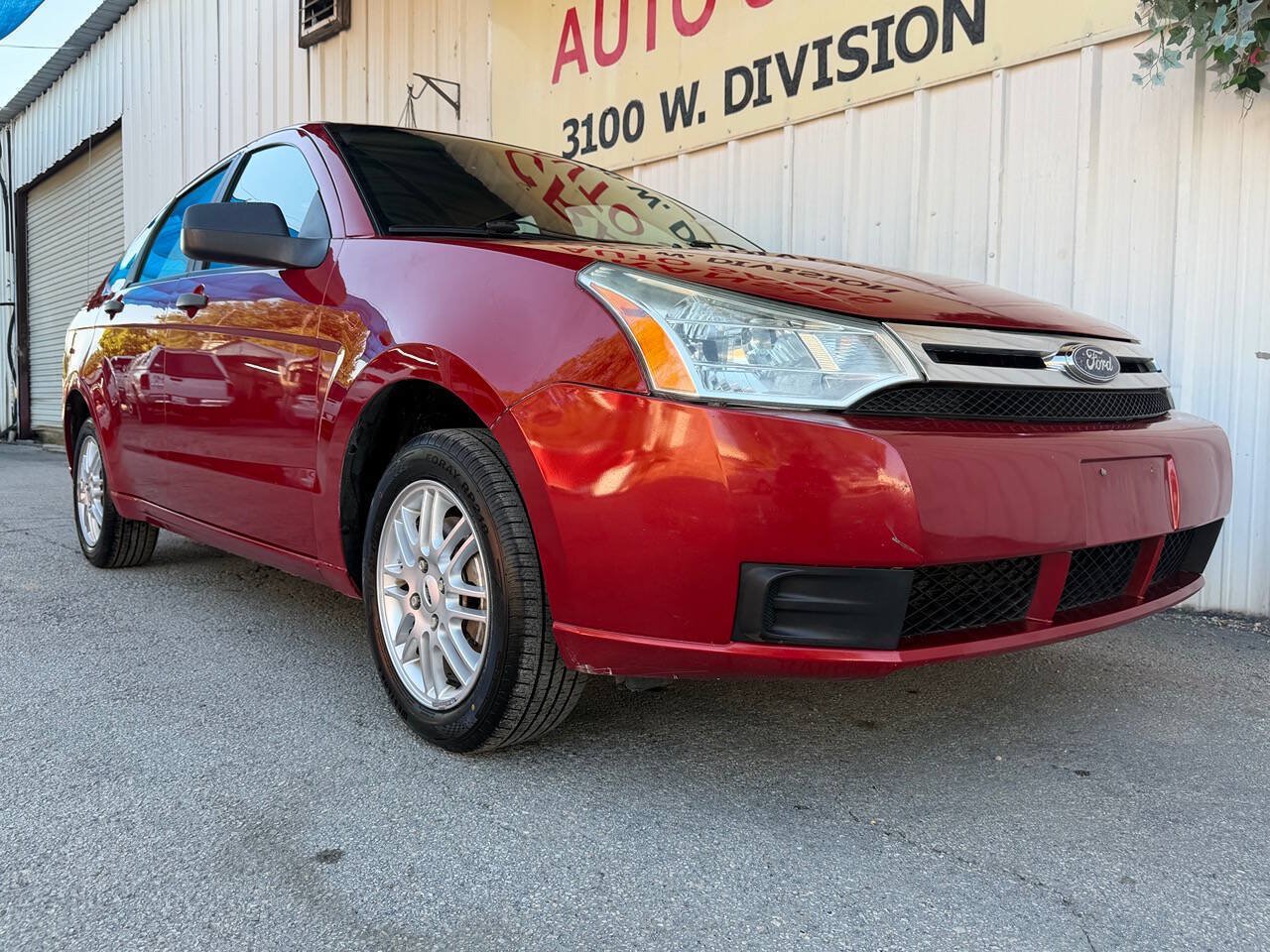 Used 2009 Ford Focus SE FWD image 1