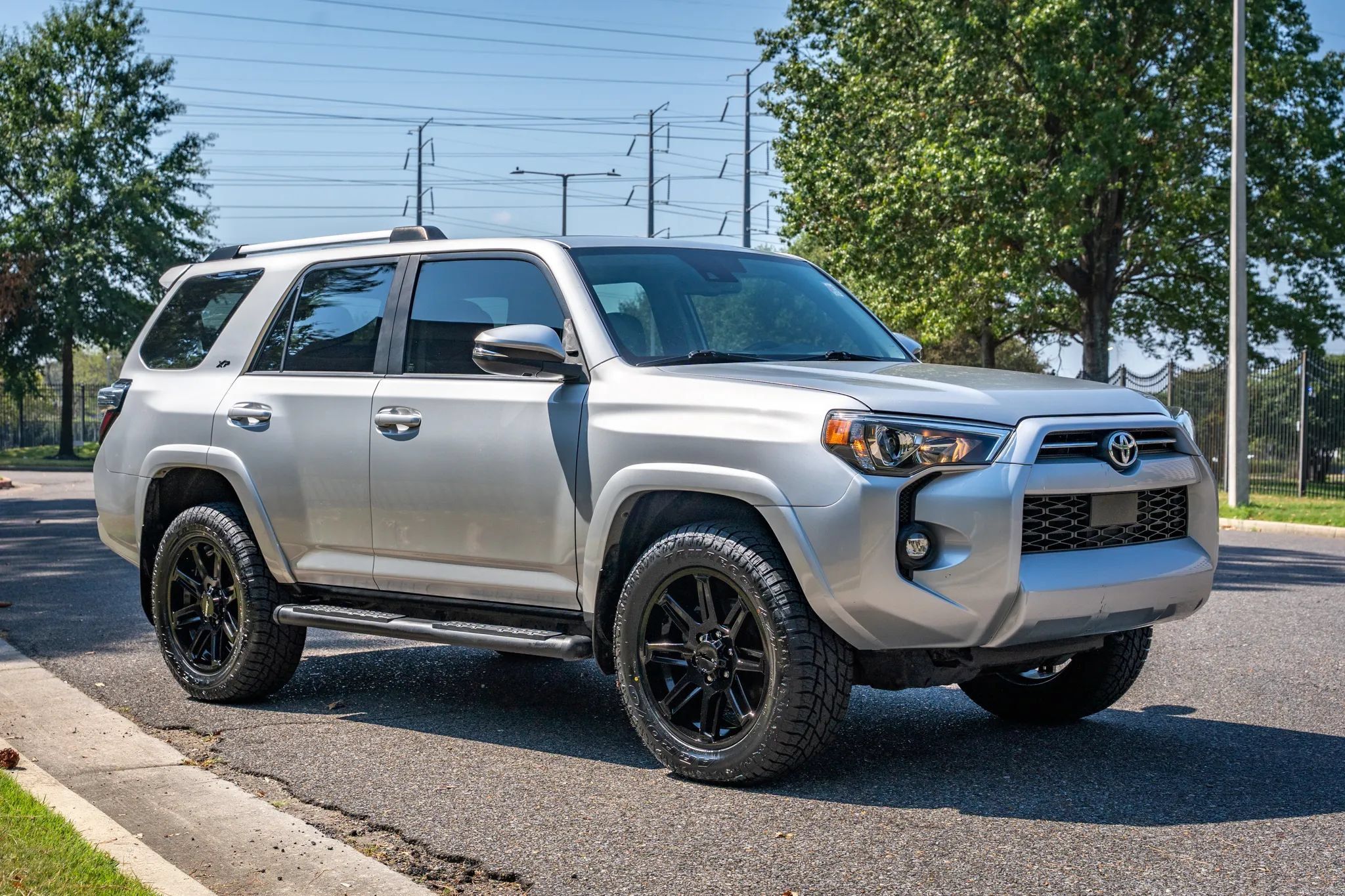 Used 2022 Toyota 4Runner SR5 Premium w/ Moonroof Package AWD/4WD image 4