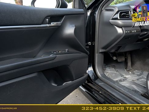 Used 2020 Toyota Camry SE FWD image 11