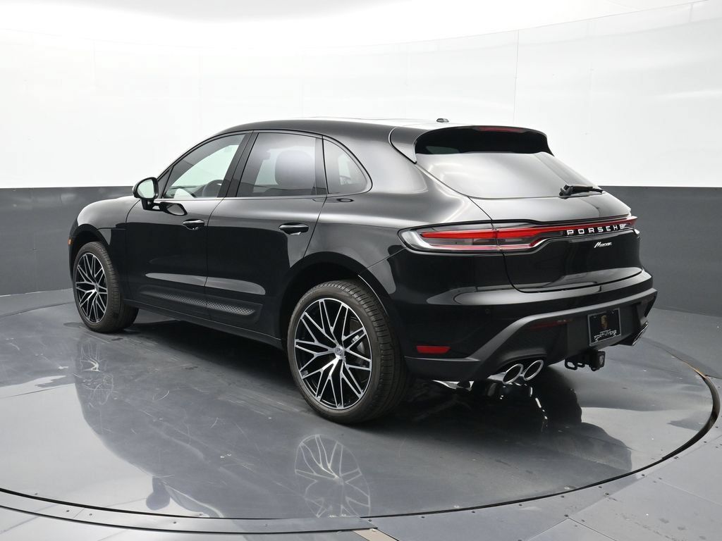 Certified 2026 Porsche Macan AWD/4WD image 3