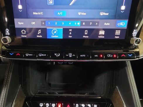 Certified 2023 Jeep Grand Wagoneer L Series II AWD/4WD image 23