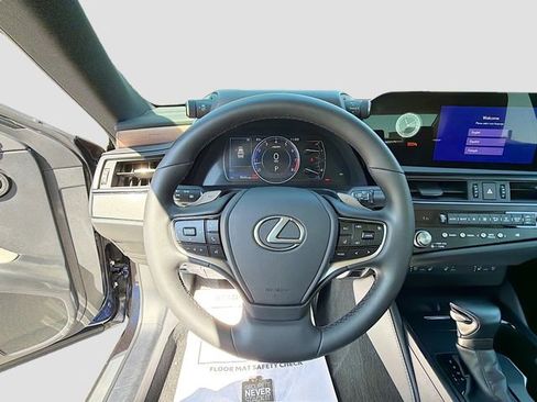 Used 2025 Lexus ES 350 w/ Premium Package image 39