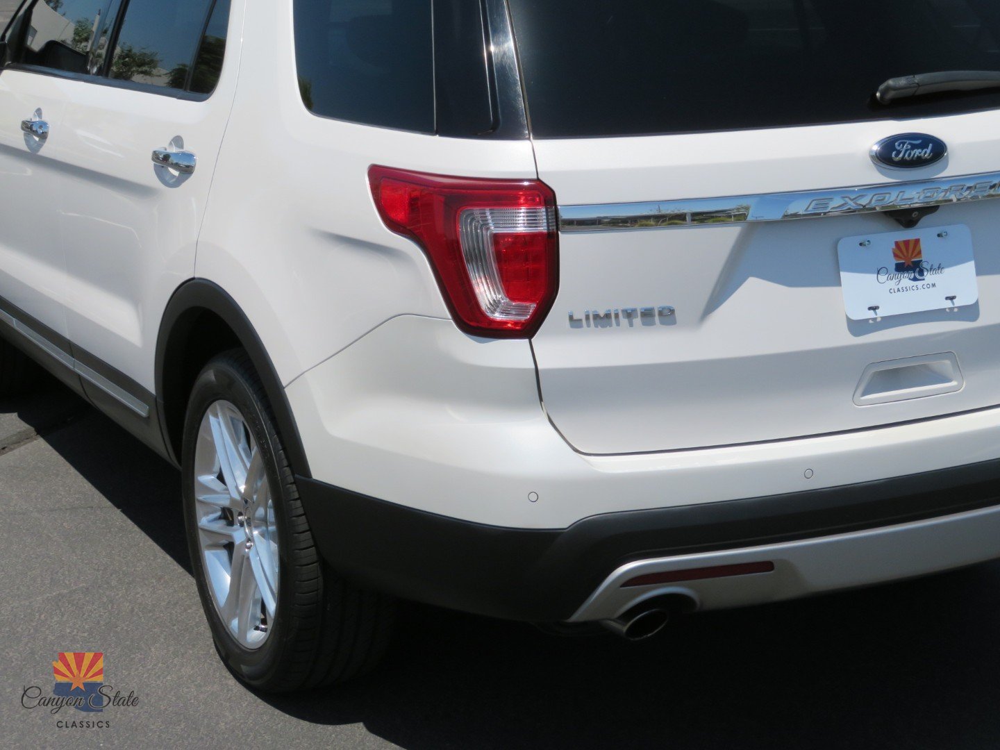 Used 2017 Ford Explorer Limited FWD image 16