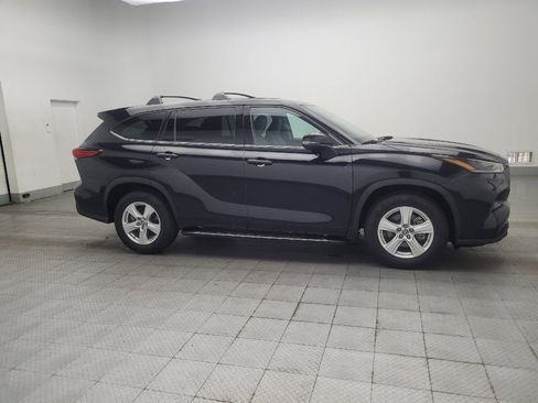 Used 2021 Toyota Highlander L FWD image 11