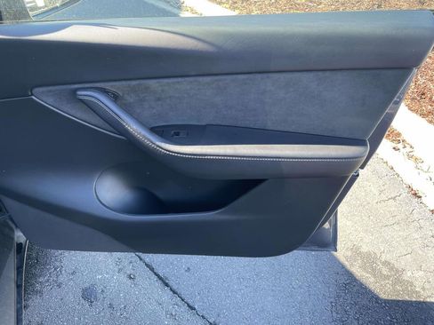 Used 2022 Tesla Model Y Long Range image 43