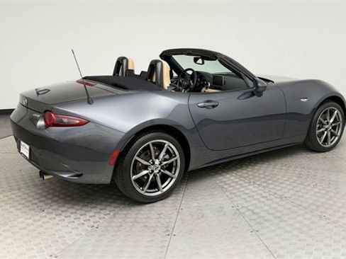Used 2017 MAZDA MX-5 Miata Grand Touring image 2