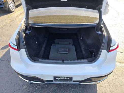 Used 2024 BMW 750e xDrive w/ Executive Package image 27