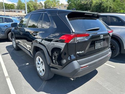 Used 2021 Toyota RAV4 LE FWD image 6
