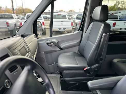 Used 2014 Mercedes-Benz Sprinter 2500 image 20