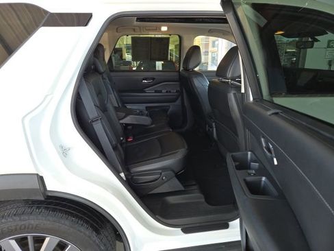 Used 2023 Nissan Pathfinder SL image 58