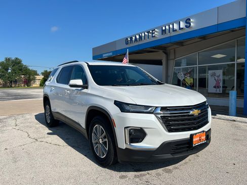 Used 2022 Chevrolet Traverse LT FWD image 1