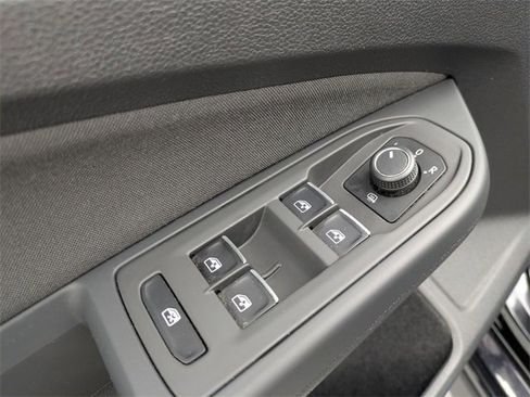 Used 2022 Volkswagen GTI SE image 23