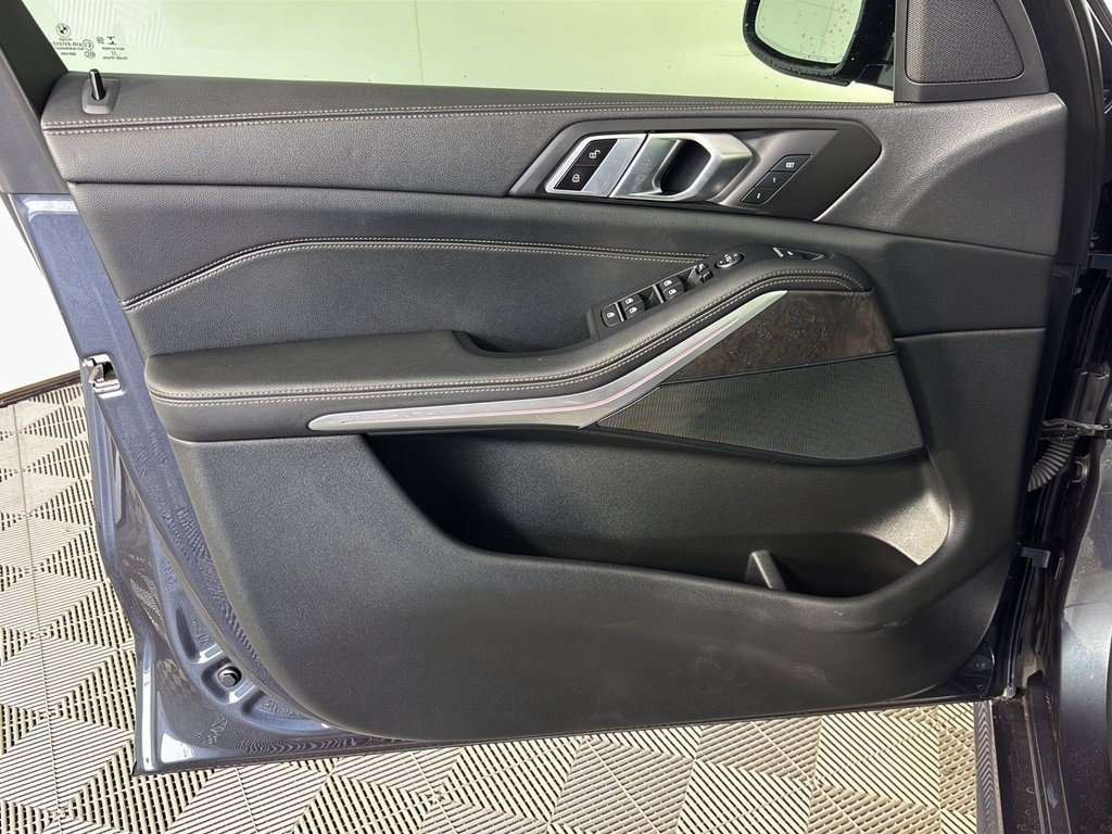 Used 2022 BMW X5 sDrive40i w/ M Sport Package RWD image 14
