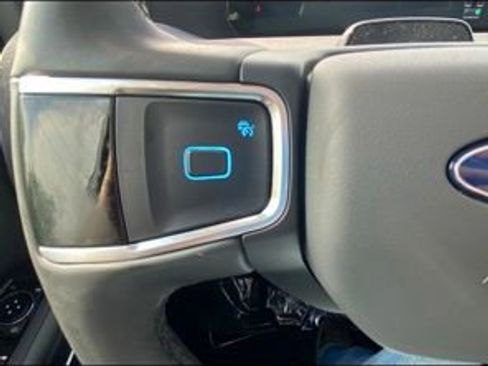 Used 2025 Ford Expedition Active AWD/4WD image 13