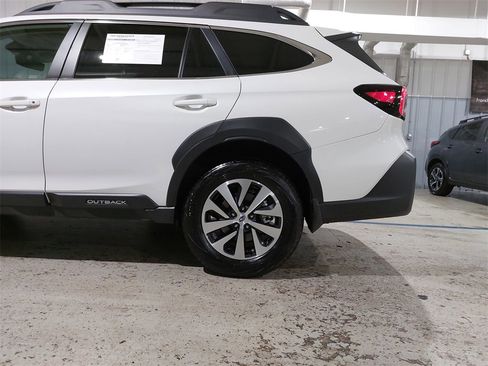 Used 2025 Subaru Outback Premium w/ Popular Package #1A image 32