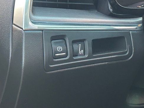 Used 2017 Cadillac XT5 Luxury w/ Driver Awareness Package image 33