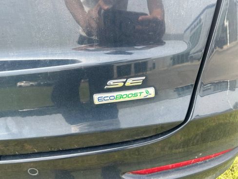 Used 2020 Ford Fusion SE FWD image 4
