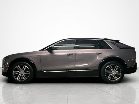 Used 2025 Cadillac Lyriq Luxury AWD/4WD image 2
