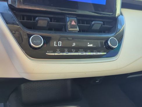 Used 2025 Toyota Corolla LE FWD image 21