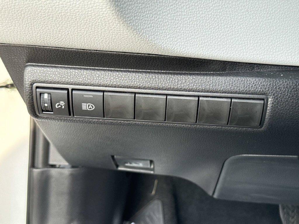 Used 2026 Toyota Corolla SE FWD image 39