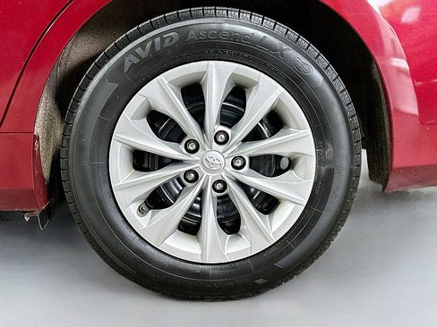 Used 2017 Toyota Camry LE FWD image 29