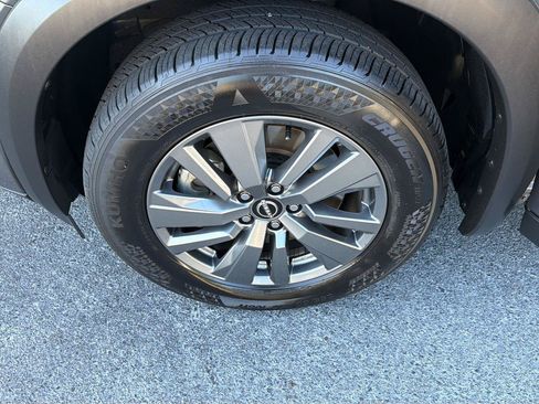 Used 2025 Nissan Pathfinder SV FWD image 38