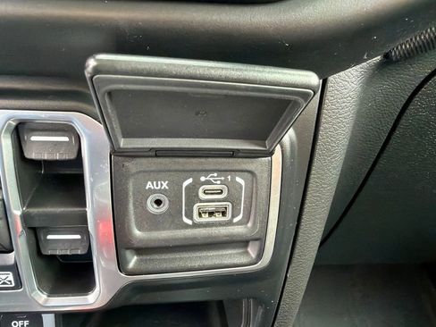 Used 2023 Jeep Gladiator Mojave w/ LED Lighting Group AWD/4WD image 39