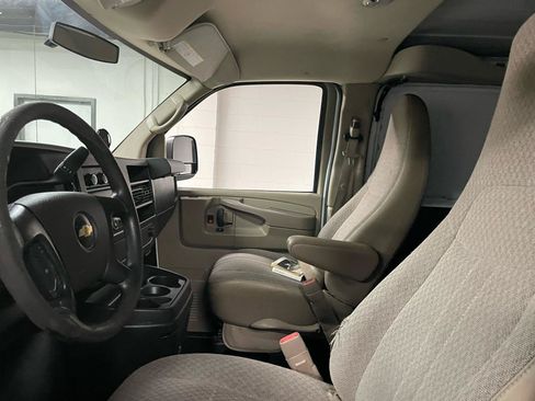 Used 2014 Chevrolet Express 2500 Extended RWD image 8
