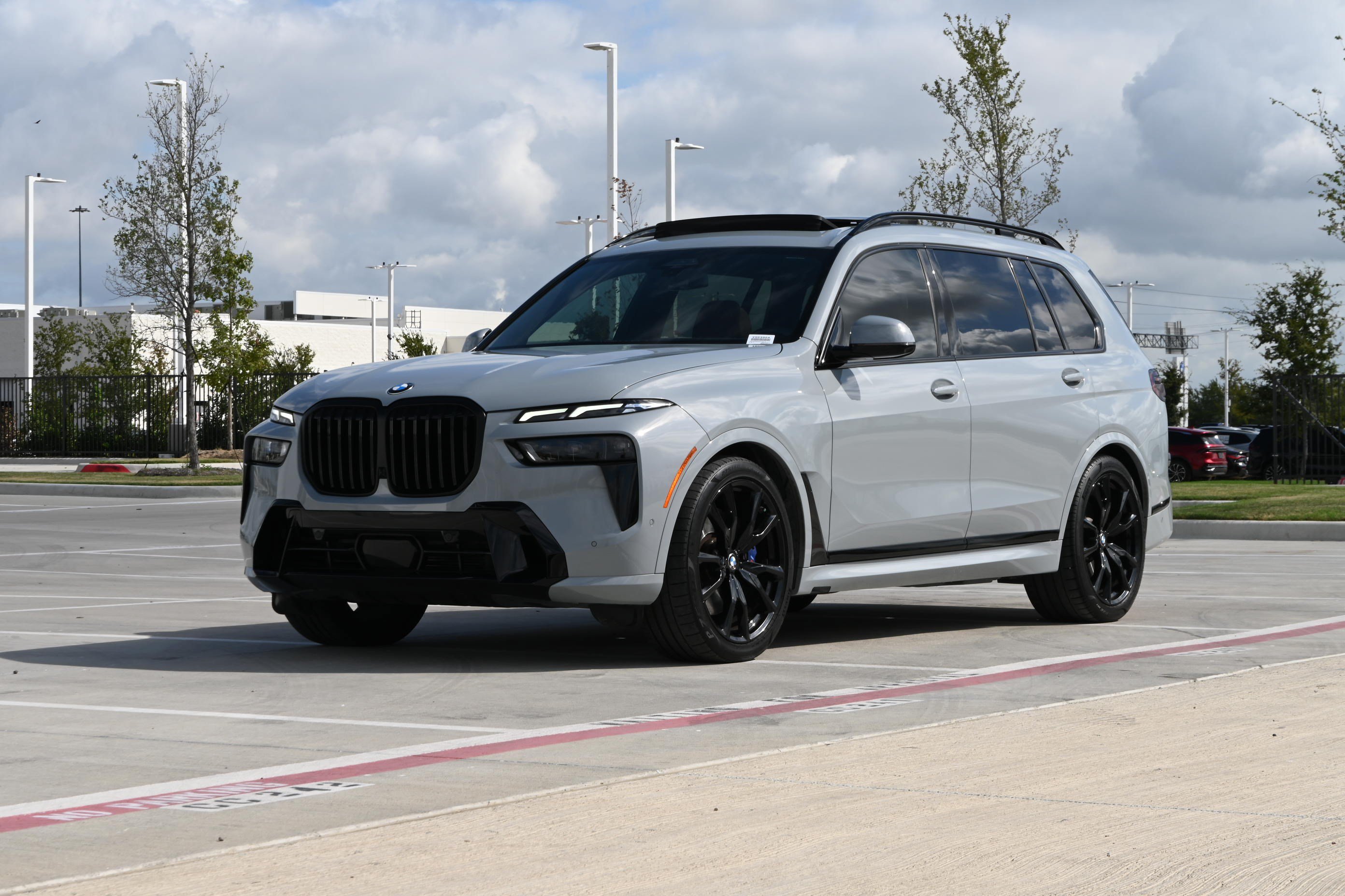 Certified 2025 BMW X7 xDrive40i w/ M Sport Package AWD/4WD image 5