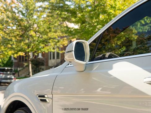 Used 2019 Bentley Bentayga image 98