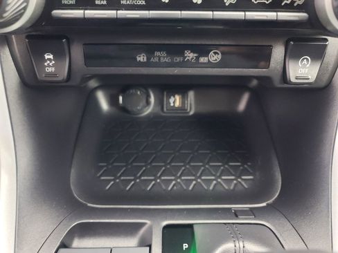 Used 2025 Toyota RAV4 XLE image 34