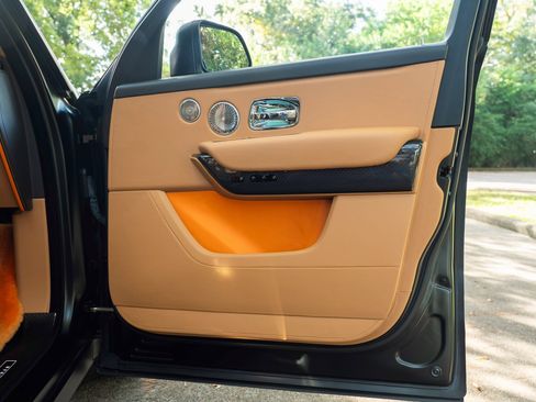 Used 2023 Rolls-Royce Cullinan Black Badge w/ Leather Finishing Pack image 60