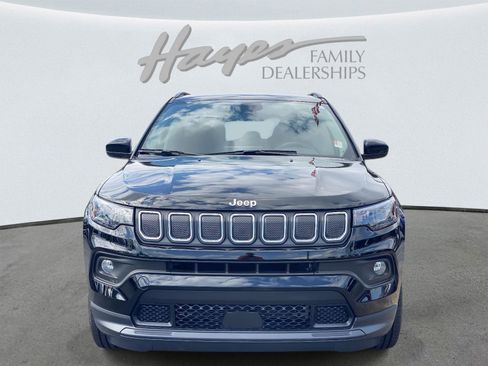 Used 2022 Jeep Compass Latitude image 11