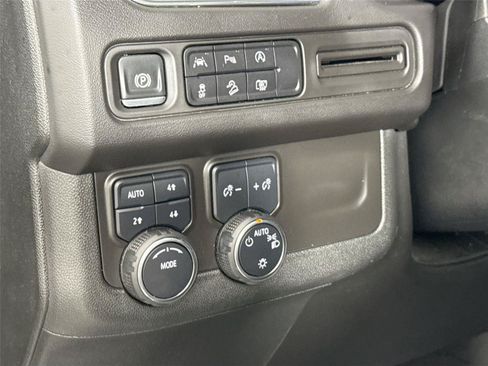 Used 2024 Chevrolet Tahoe Z71 w/ Luxury Package AWD/4WD image 15