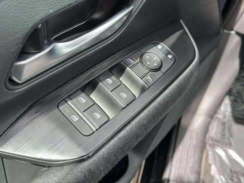 Used 2025 Nissan Kicks SV w/ SV Premium Package AWD/4WD image 15