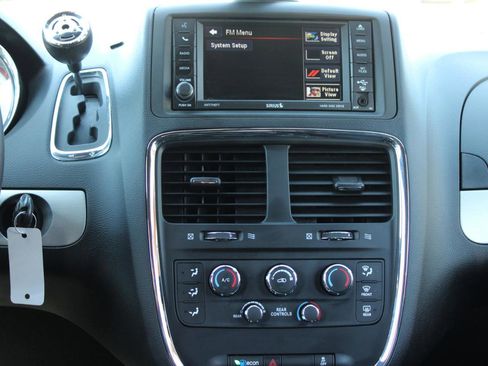 Used 2015 Dodge Grand Caravan SXT w/ Blacktop Package FWD image 10