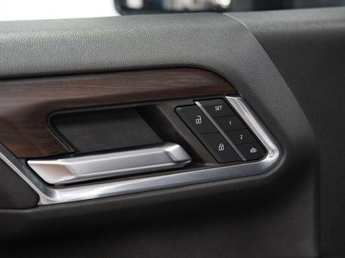 Used 2024 GMC Sierra 2500 SLT w/ SLT Convenience Package image 21