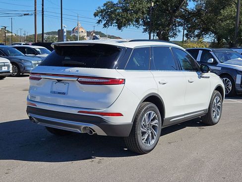 New 2026 Lincoln Corsair Premiere FWD image 9