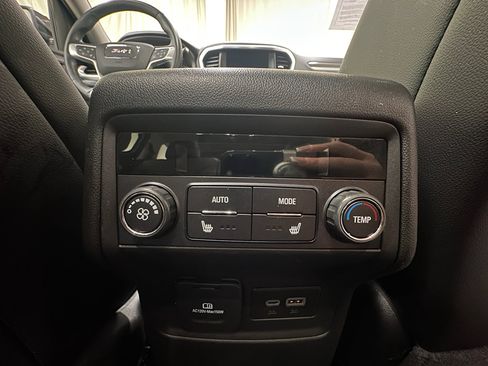 Used 2023 GMC Acadia SLT w/ Elevation Edition AWD/4WD image 19