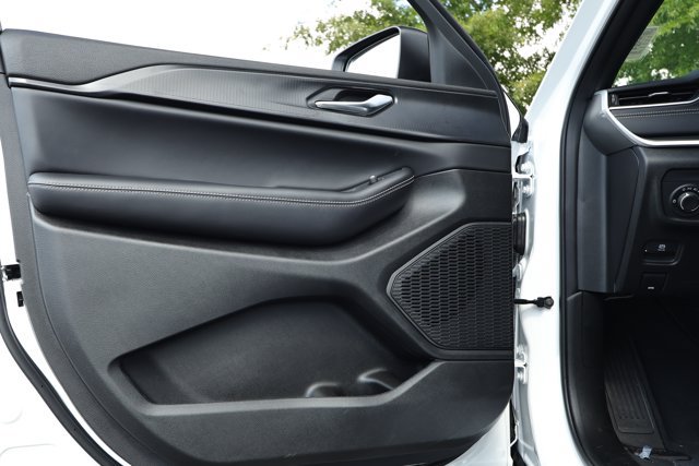 New 2027 Jeep Grand Cherokee Laredo X RWD image 23
