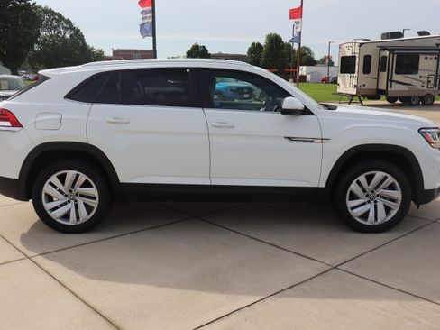 Used 2023 Volkswagen Atlas Cross Sport SE FWD image 5