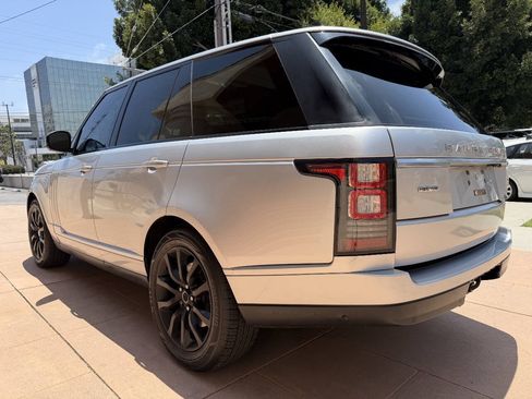 Used 2017 Land Rover Range Rover HSE AWD/4WD image 3