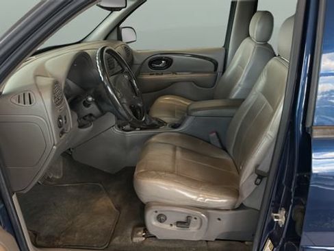 Used 2004 Buick Rainier CXL w/ Convenience Package AWD/4WD image 8
