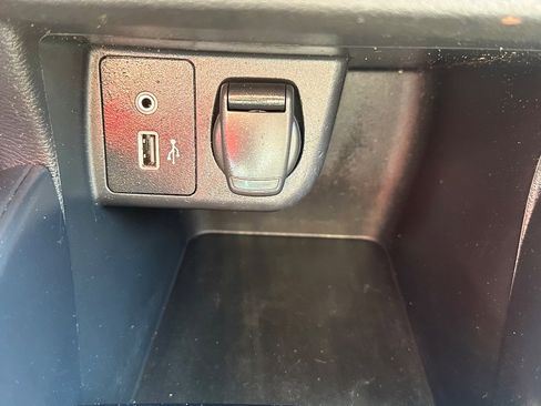 Used 2021 Nissan Versa SV FWD image 28