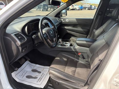 Used 2020 Jeep Grand Cherokee Altitude image 12