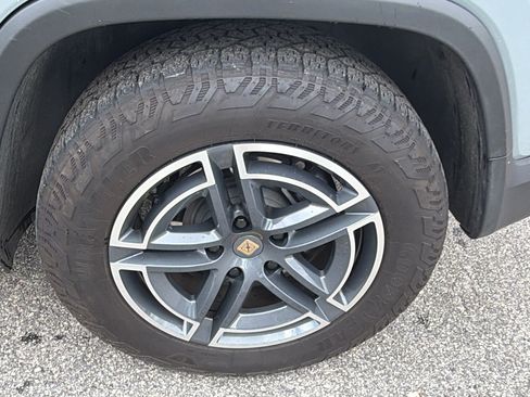 Used 2025 Rivian R1T Adventure AWD/4WD image 12