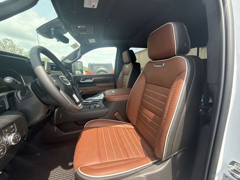 New 2026 GMC Sierra 3500 Denali Ultimate AWD/4WD image 11